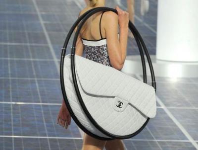 handbag an accessory